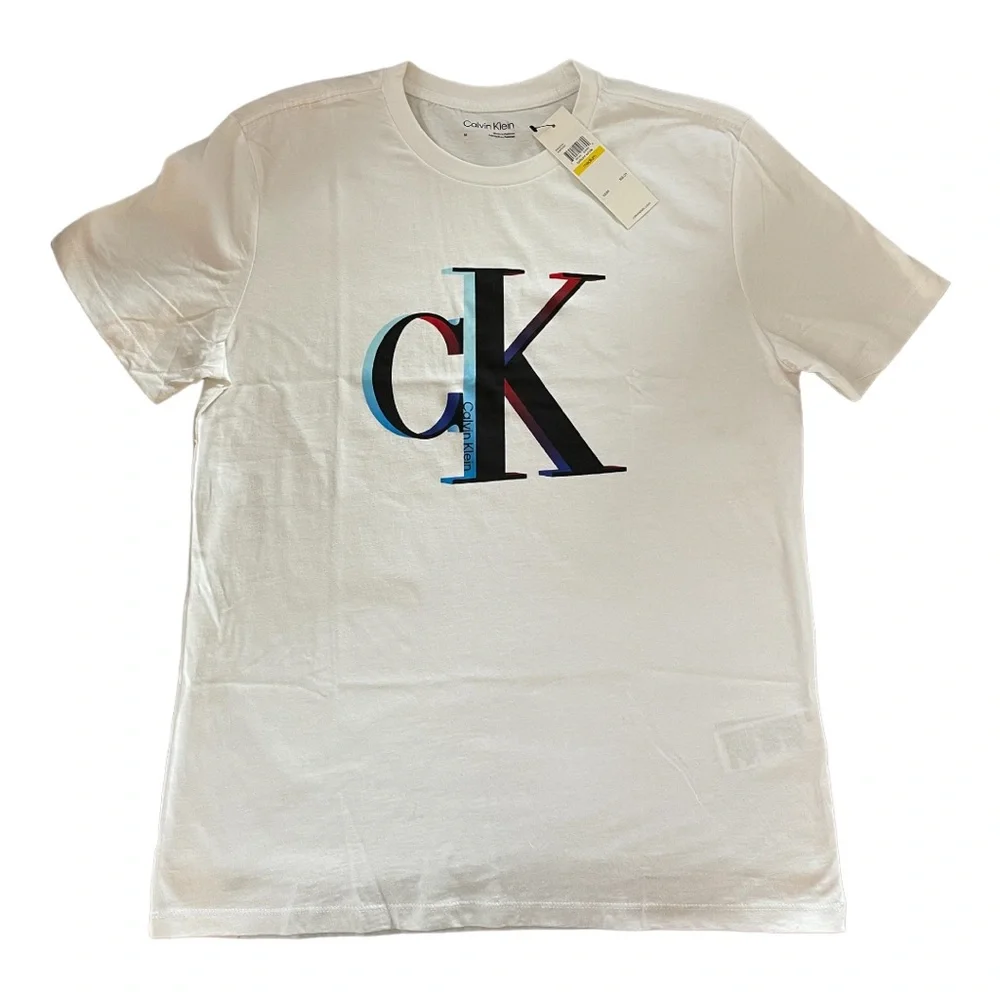 Calvin Klein T-shirt✨ - Picture 3 of 3